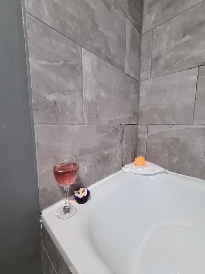 Coopers, Ground Floor Apartment With 2 Bedrooms And 2 Bathrooms Within A Georgian Listed Building Burton-upon-Trent Екстериор снимка