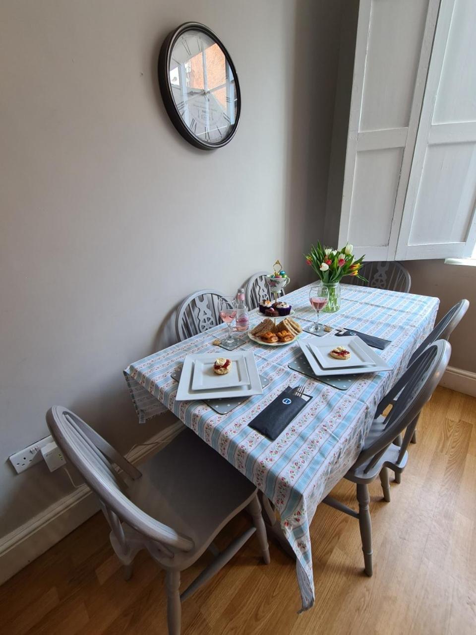 Coopers, Ground Floor Apartment With 2 Bedrooms And 2 Bathrooms Within A Georgian Listed Building Burton-upon-Trent Екстериор снимка